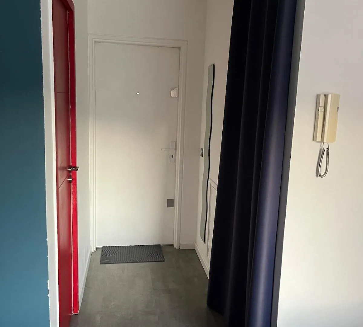 T2 Villeurbanne - Parking Apartamento